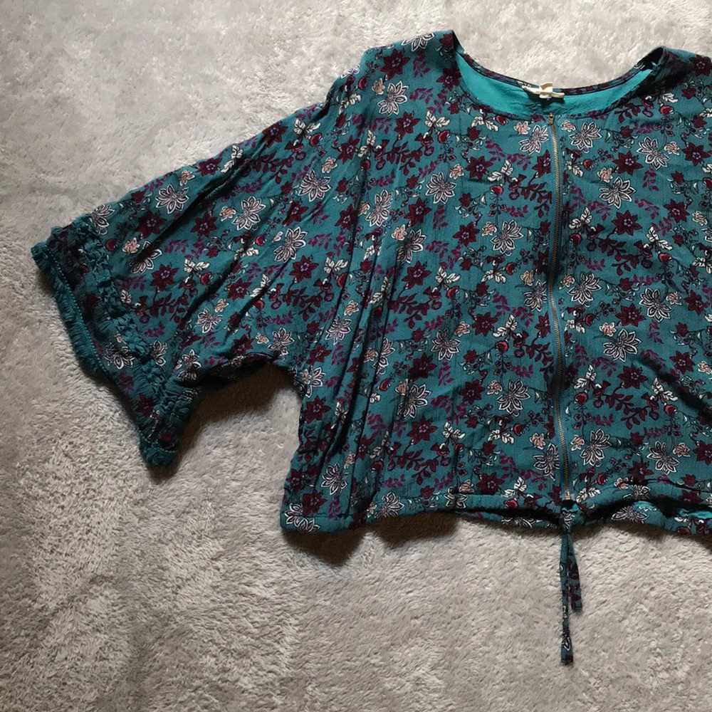 Bohemian NWOT Easel Crop Top